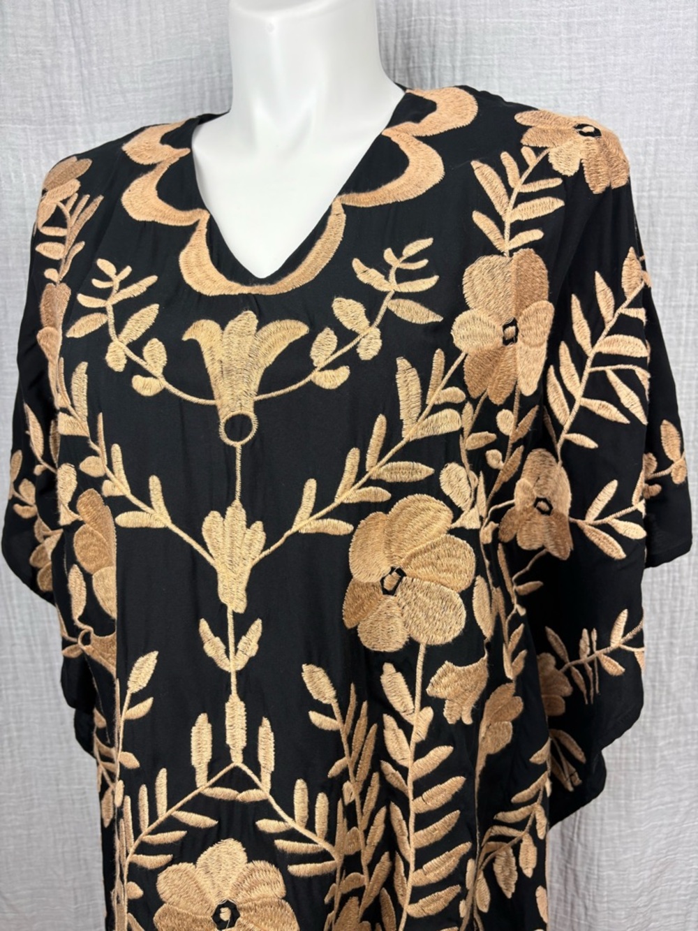 VTG Layerz Clothing M Black Poncho with Tan Floral Embroidery